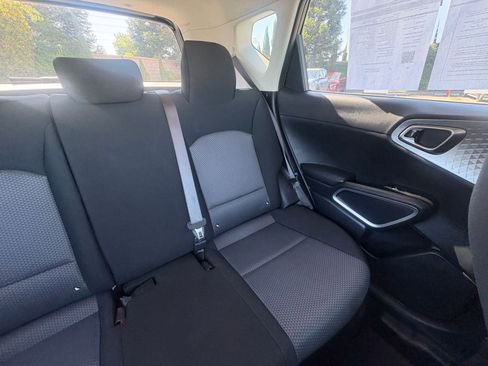 Used 2025 Kia Soul LX w/ LX Technology Package FWD image 35