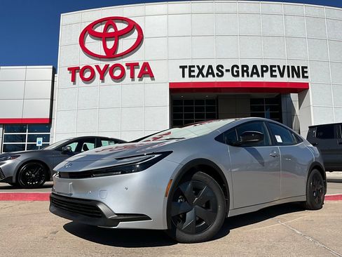 New 2026 Toyota Prius LE image 2