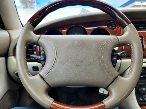 Used 2000 Jaguar XK8 Convertible image 39