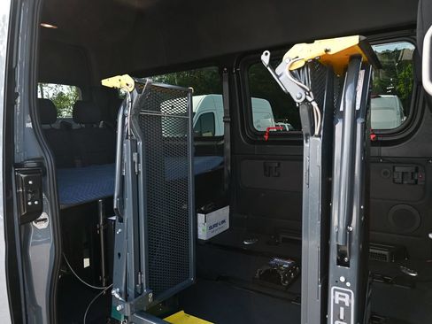 Used 2025 Mercedes-Benz Sprinter 2500 image 21
