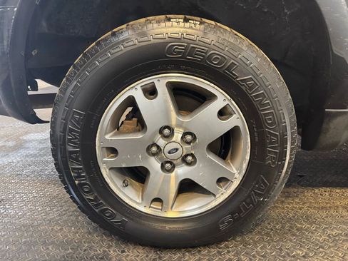 Used 2005 Ford Escape Limited image 23
