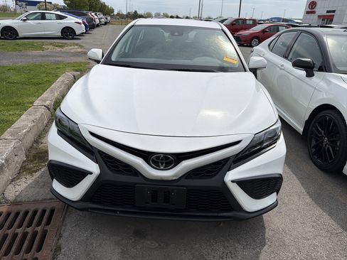 Used 2023 Toyota Camry SE w/ Cold Weather Package FWD image 3