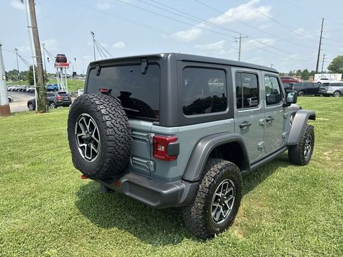 Used 2025 Jeep Wrangler Unlimited Rubicon w/ Convenience Group AWD/4WD image 13