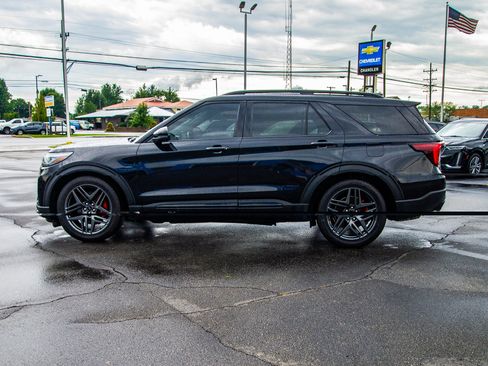 Used 2025 Ford Explorer ST AWD/4WD image 4