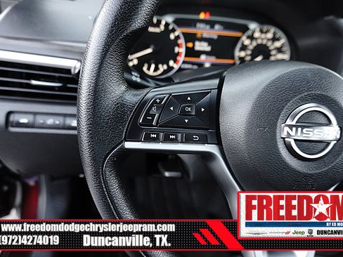 Used 2025 Nissan Altima 2.5 SV FWD image 25