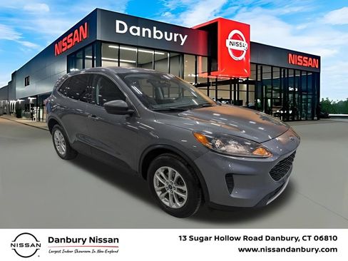 Used 2022 Ford Escape SE w/ Cold Weather Package AWD/4WD image 1