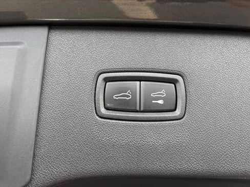 Used 2025 Porsche Cayenne image 30
