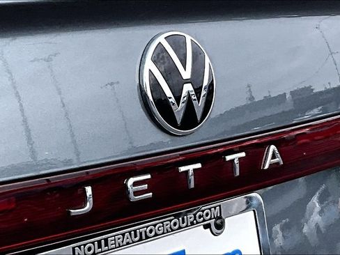 Used 2025 Volkswagen Jetta S image 8