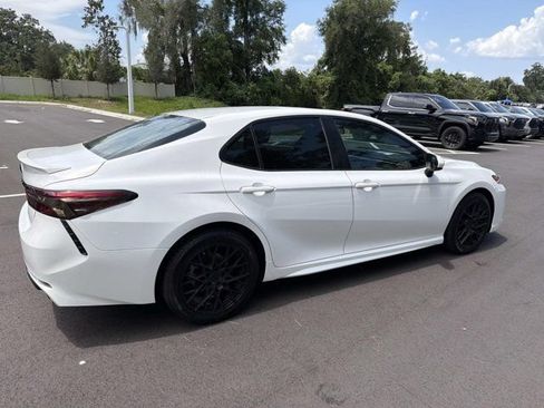 Used 2018 Toyota Camry SE FWD image 2