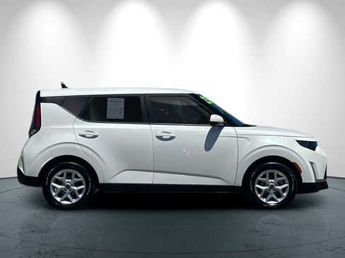 Used 2025 Kia Soul LX w/ LX Technology Package FWD image 3