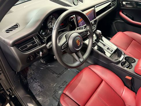 Certified 2026 Porsche Macan S AWD/4WD image 4
