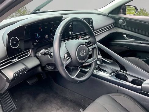 Used 2021 Hyundai Elantra SEL w/ Convenience + Premium Package FWD image 12