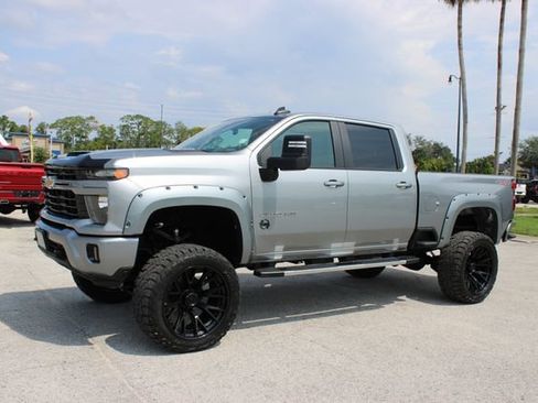 Used 2025 Chevrolet Silverado 2500 LT w/ Convenience Package AWD/4WD image 5
