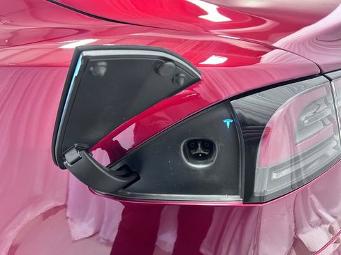 Used 2023 Tesla Model S Base image 30