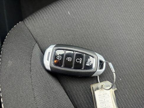 Used 2025 Hyundai Venue SEL image 21