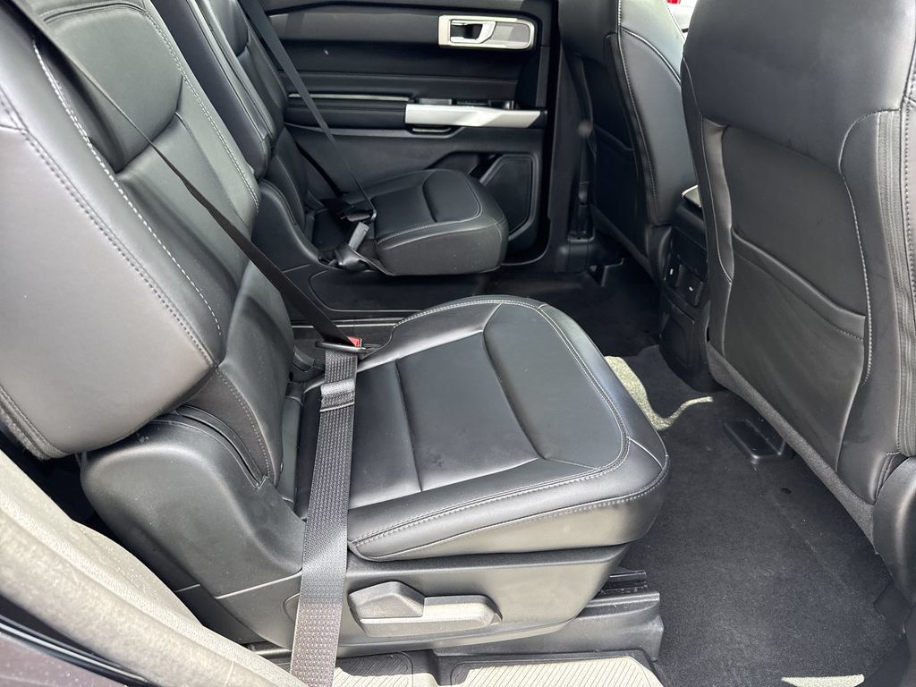 Used 2024 Ford Explorer XLT w/ Equipment Group 202A AWD/4WD image 15