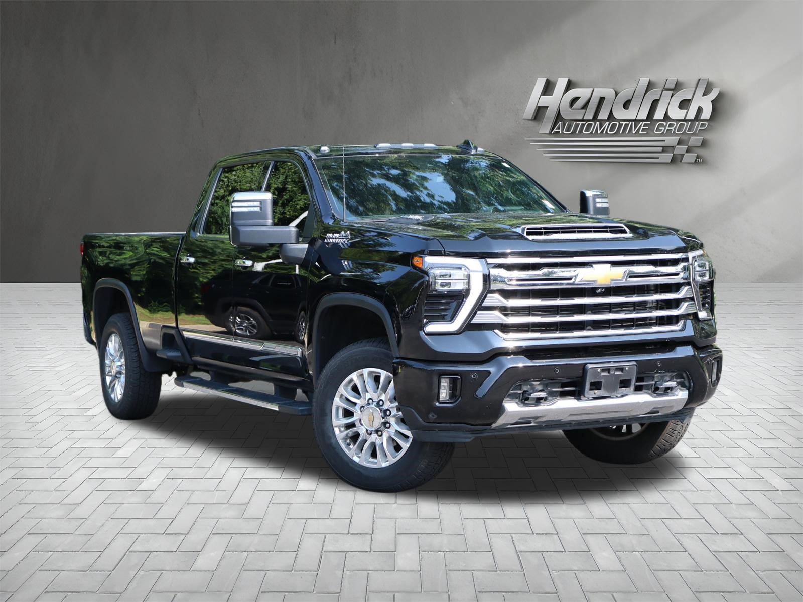 Used 2024 Chevrolet Silverado 3500 High Country w/ Technology Package AWD/4WD image 2