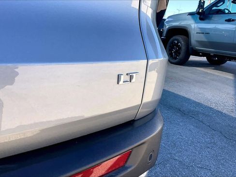 Used 2024 Chevrolet Traverse LT image 9