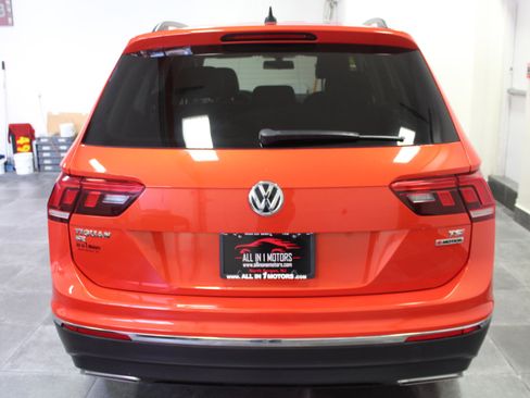 Used 2018 Volkswagen Tiguan SE w/ Panoramic Sunroof Package image 5