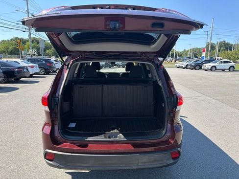 Used 2019 Toyota Highlander LE AWD/4WD image 10