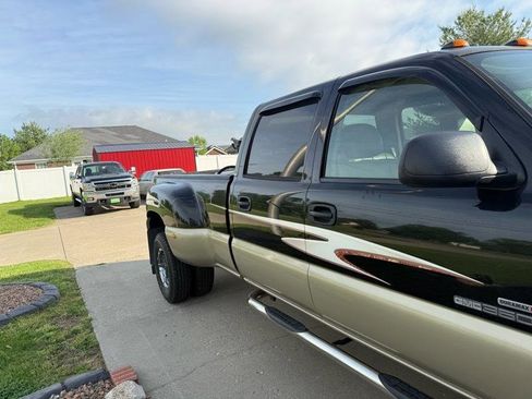 Used 2005 GMC Sierra 3500 SLT w/ Heavy-Duty Power Package image 4