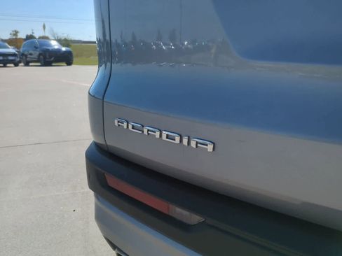 Used 2025 GMC Acadia Elevation image 11