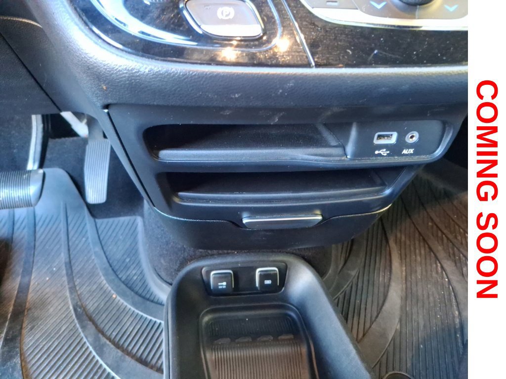 Used 2020 Chrysler Pacifica Touring-L FWD image 15