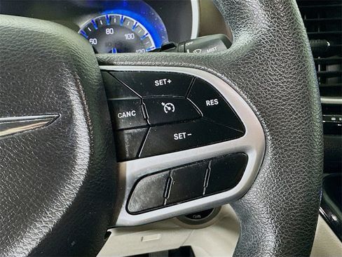 Used 2017 Chrysler Pacifica Touring Plus w/ Tire & Wheel Group image 11