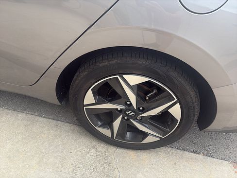 Used 2023 Hyundai Elantra SEL w/ Convenience Package FWD image 6