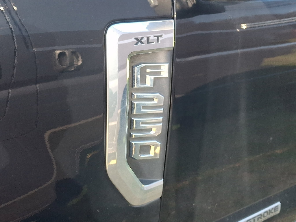 Used 2018 Ford F250 XLT w/ XLT Premium Package AWD/4WD image 11