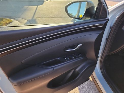 Used 2022 Hyundai Santa Cruz SEL Premium image 23