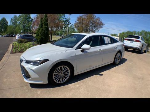 Used 2019 Toyota Avalon Limited w/ Advanced Safety Package FWD image 4