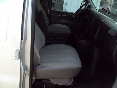 Used 2021 Chevrolet Express 3500 Extended w/ Driver Convenience Package RWD image 12