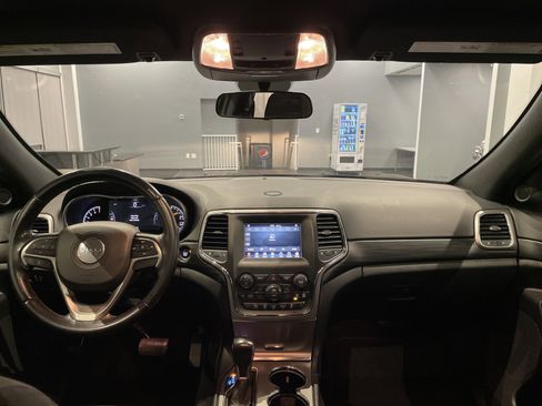 Used 2020 Jeep Grand Cherokee Laredo image 29