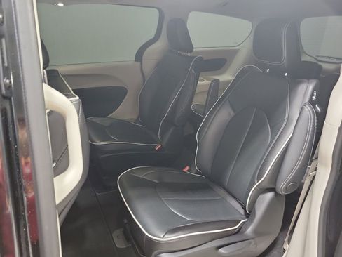 Used 2023 Chrysler Pacifica Limited image 31
