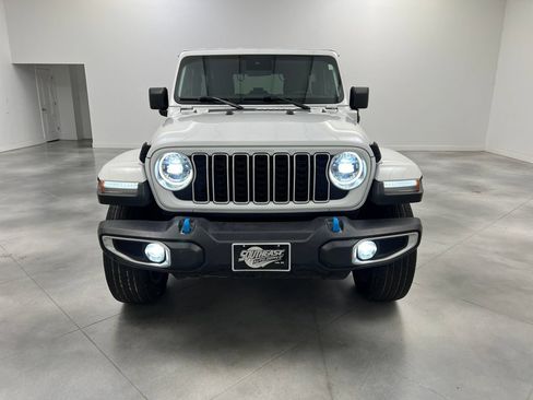 Used 2024 Jeep Wrangler Unlimited Sahara AWD/4WD image 3