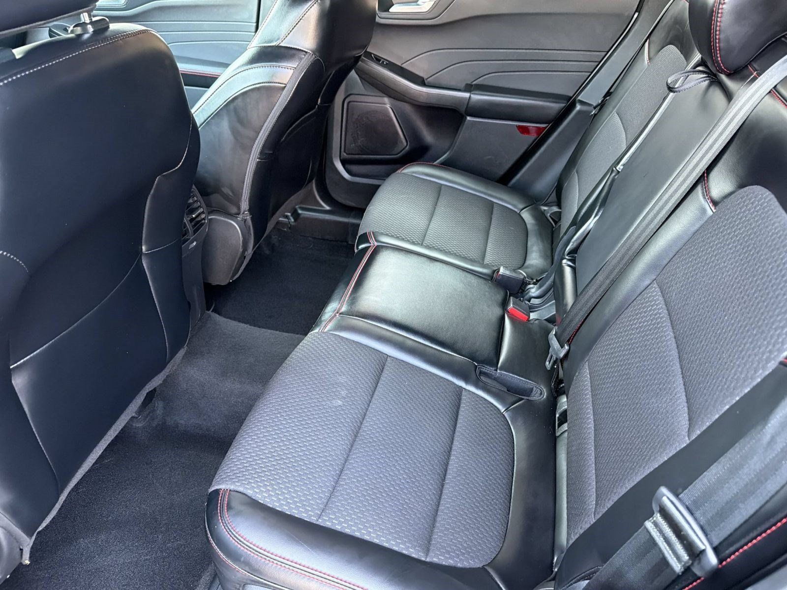 Used 2024 Ford Escape ST-Line w/ Cold Weather Package FWD image 23