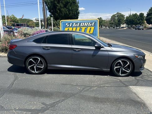Used 2018 Honda Accord Sport image 2