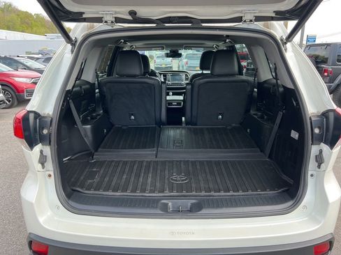 Used 2019 Toyota Highlander XLE AWD/4WD image 24
