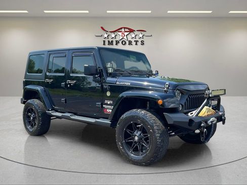 Used 2016 Jeep Wrangler Unlimited Sahara w/ Connectivity Group image 9