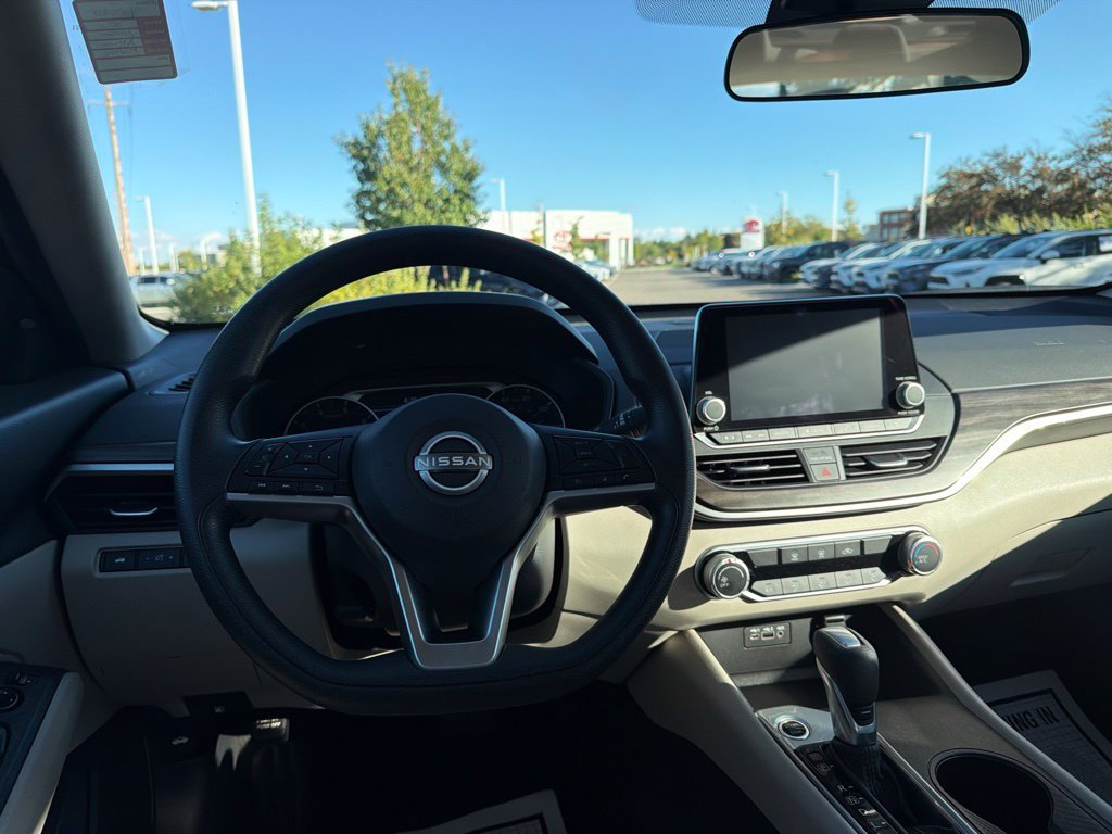 Used 2025 Nissan Altima 2.5 SV FWD image 22