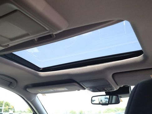 Used 2018 Honda Pilot Touring image 28