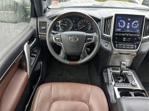 Used 2021 Toyota Land Cruiser image 16