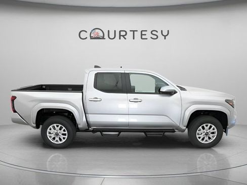 Certified 2026 Toyota Tacoma SR5 AWD/4WD image 28