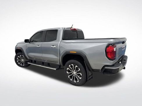 Used 2024 GMC Canyon Denali image 3