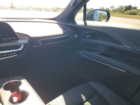 Used 2025 Cadillac Lyriq Luxury image 11