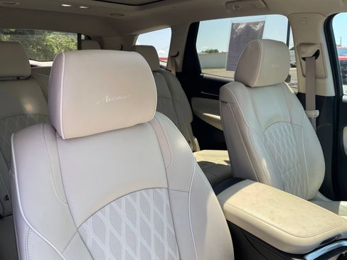Used 2022 Buick Enclave Avenir w/ Avenir Technology Package FWD image 39