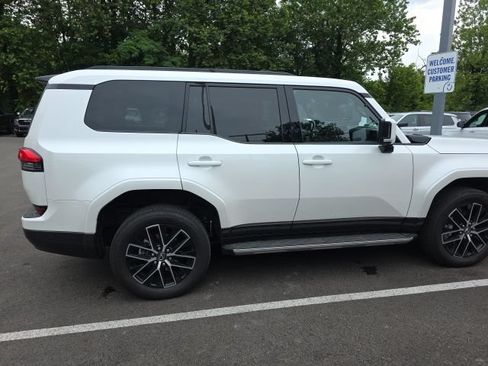 Used 2026 Lexus GX 550 w/ Accessory Package (2T) AWD/4WD image 26