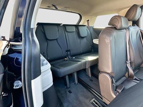 Used 2024 Kia Carnival LX FWD image 26