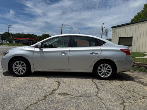 Used 2019 Nissan Sentra SV FWD image 2